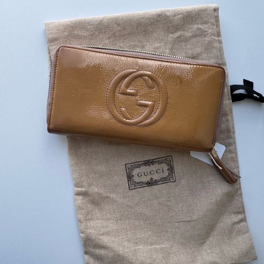 GUCCI SOHO Long Wallet Patent Leather Beige. Auth